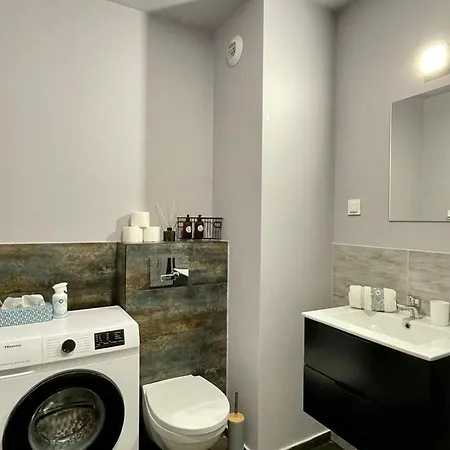 Witold's By The River Apartment *